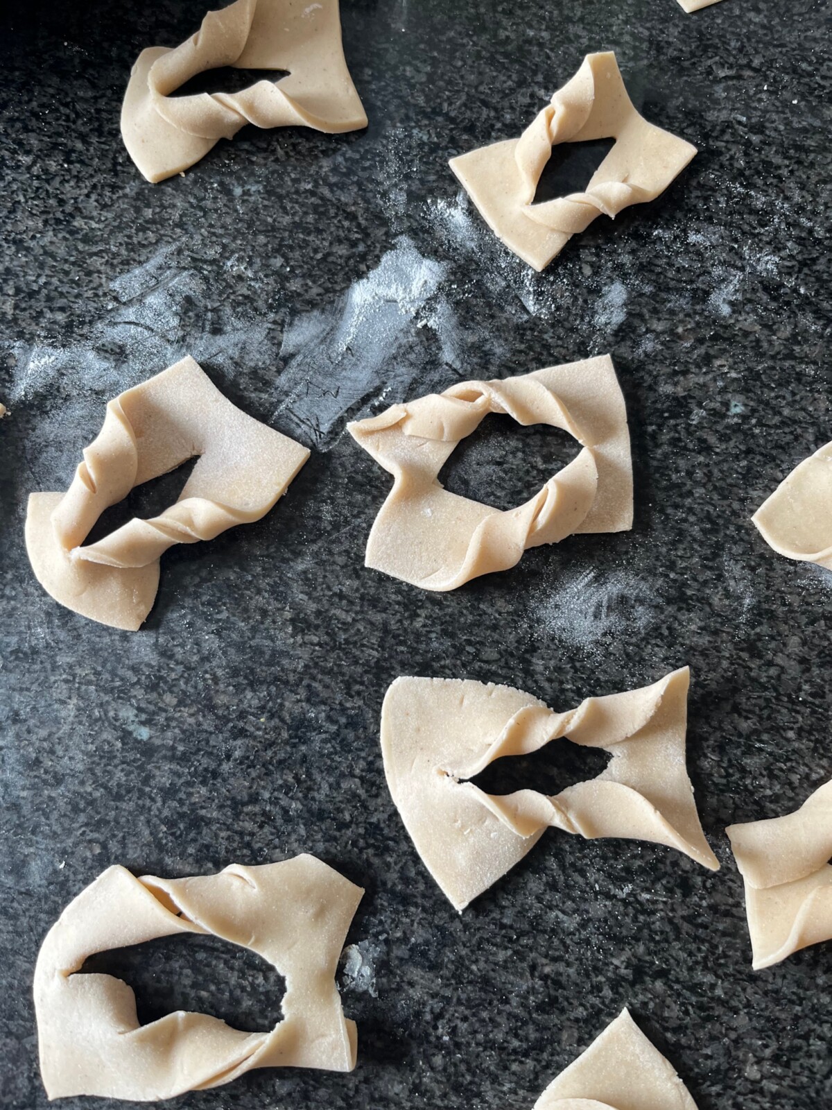 hok maejakgwa dough cut bow shapes